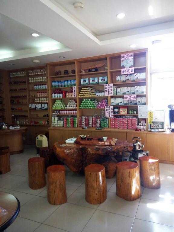 Qun Feng Hotel Фенчиху Екстериор снимка