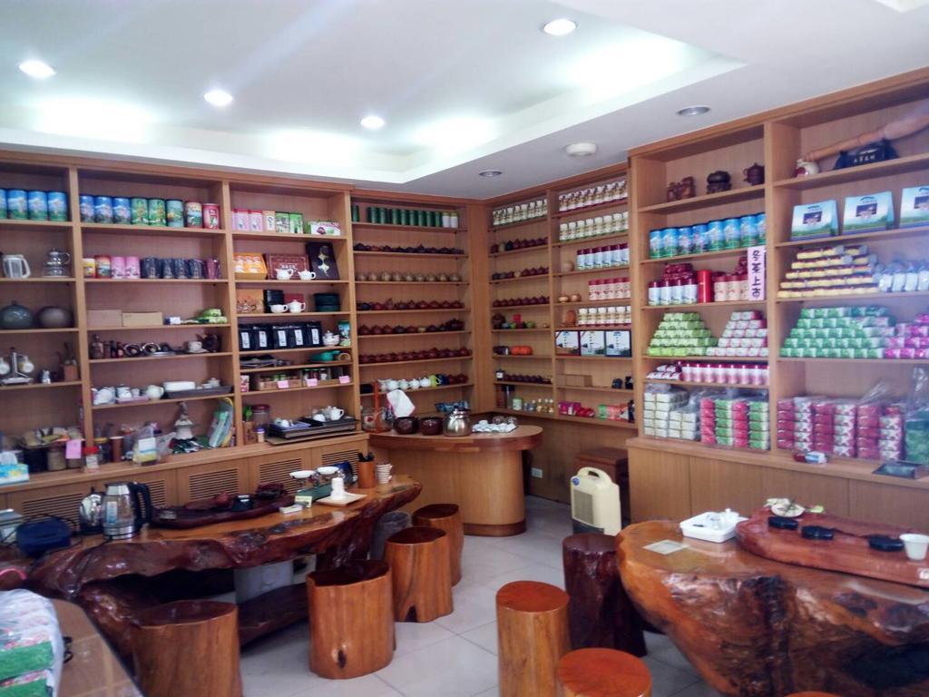 Qun Feng Hotel Фенчиху Екстериор снимка