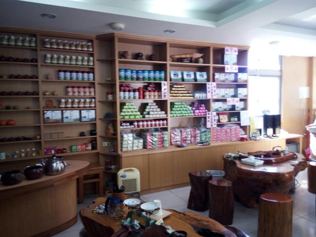 Qun Feng Hotel Фенчиху Екстериор снимка