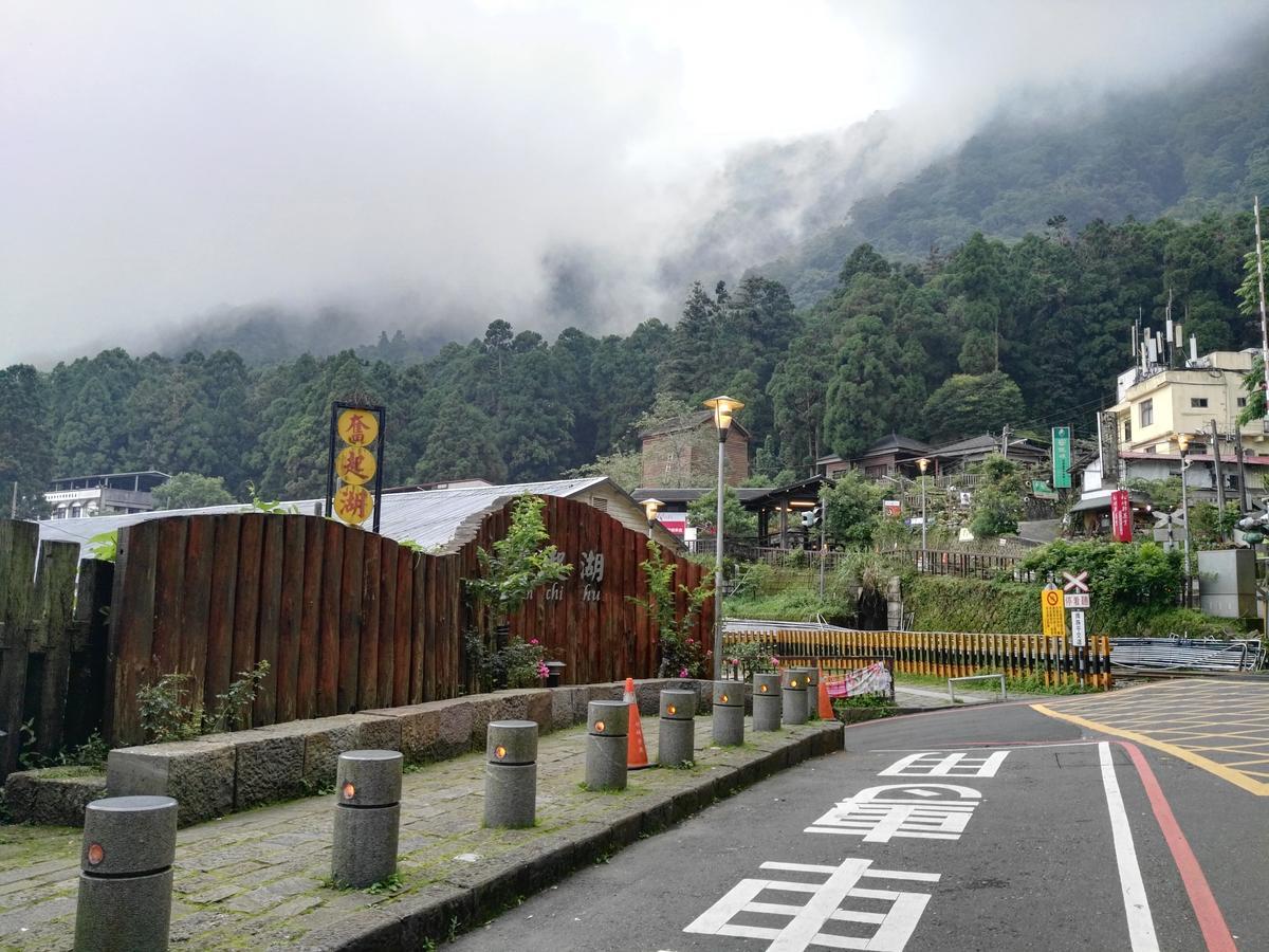 Qun Feng Hotel Фенчиху Екстериор снимка
