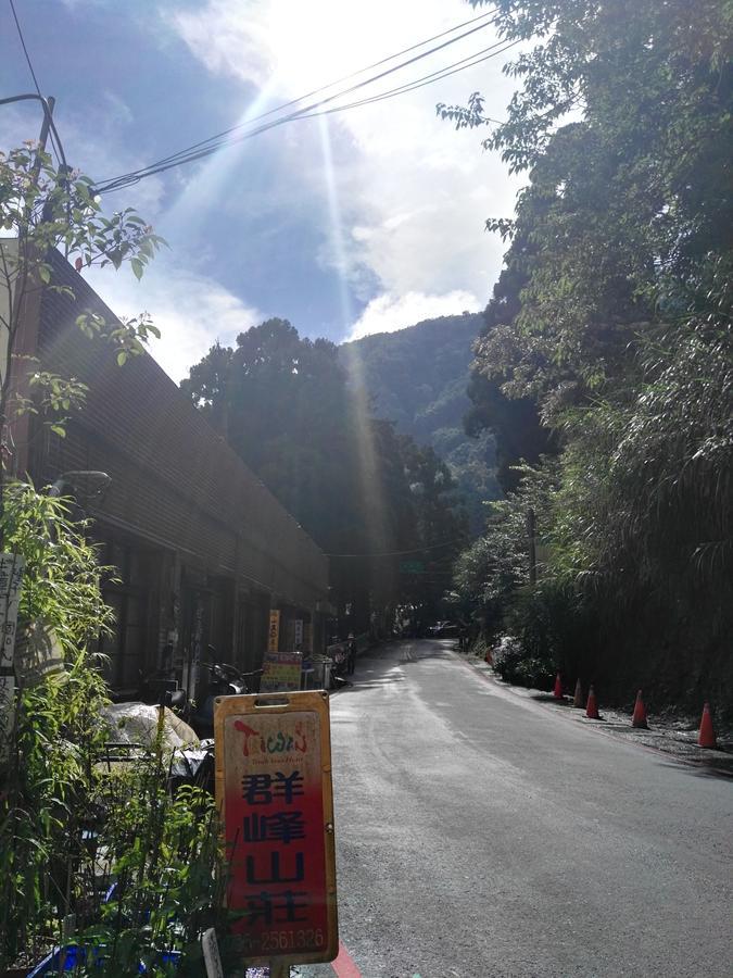 Qun Feng Hotel Фенчиху Екстериор снимка