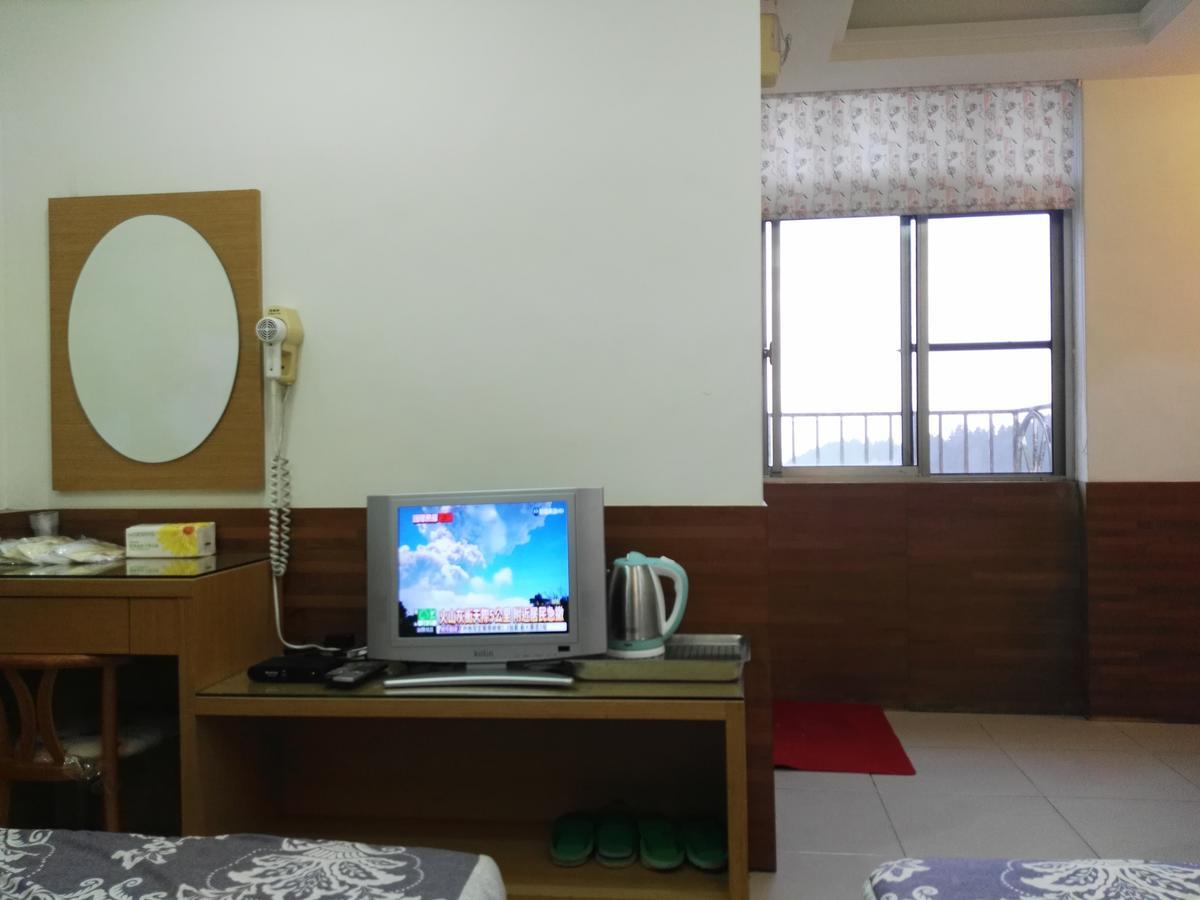 Qun Feng Hotel Фенчиху Екстериор снимка