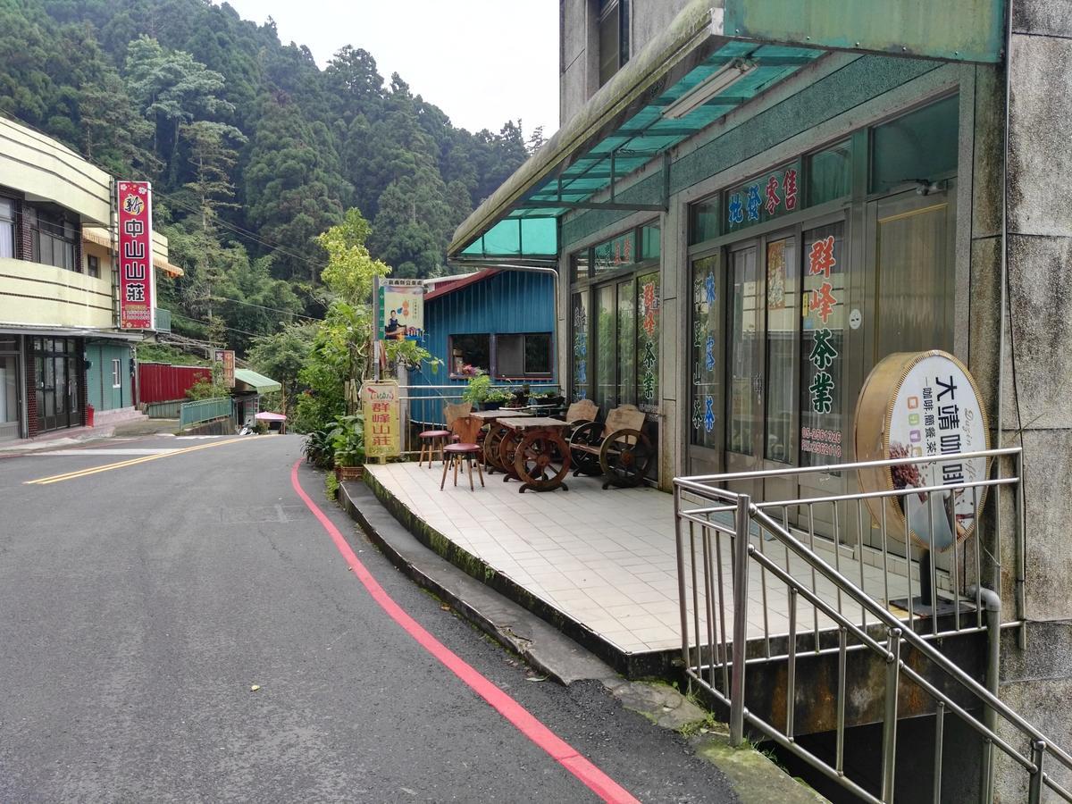 Qun Feng Hotel Фенчиху Екстериор снимка